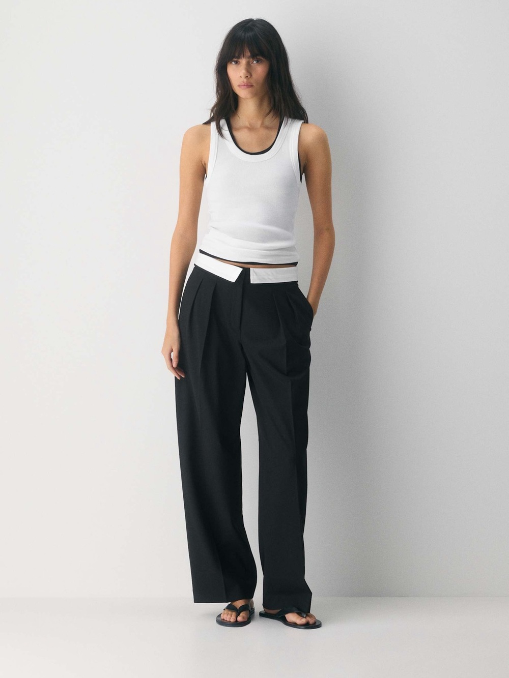 Babaton Bureau Pant (Re)ssential Mid Rise Pleated Pants Trousers Black Aritzia